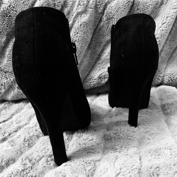 Black Suede Zipper Up Ankle Boots Heels - Picture 3 of 10
